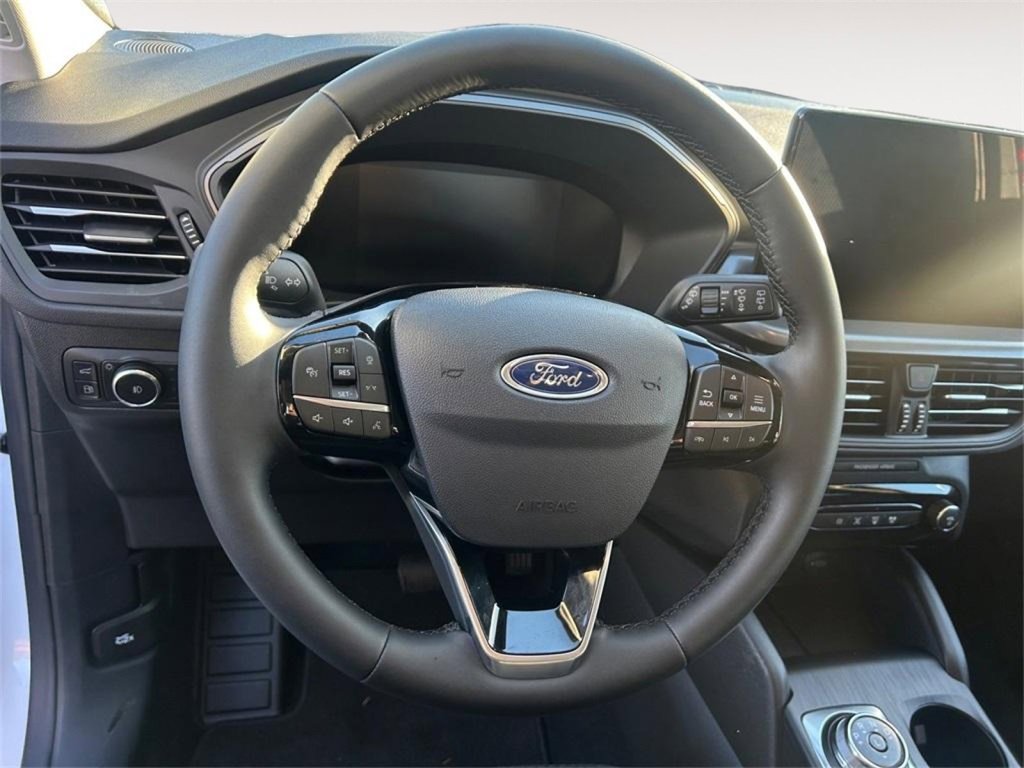 Used 2025 Ford Escape SE w/ Class II Trailer Tow Package image 13