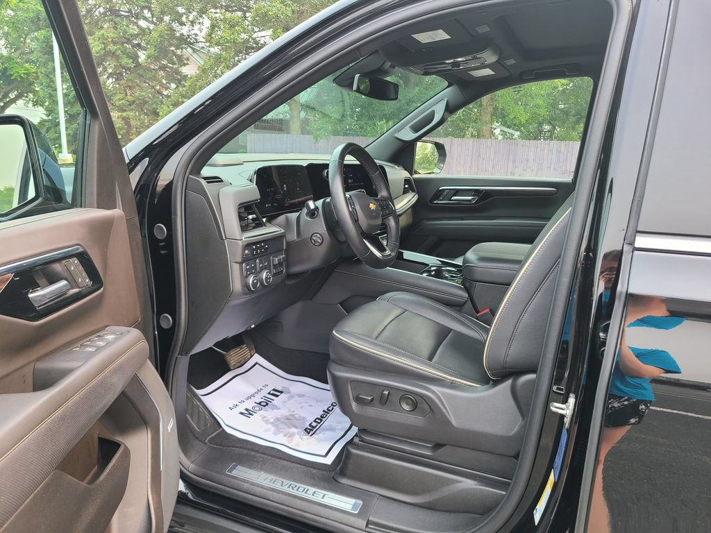Used 2025 Chevrolet Tahoe Premier AWD/4WD image 22