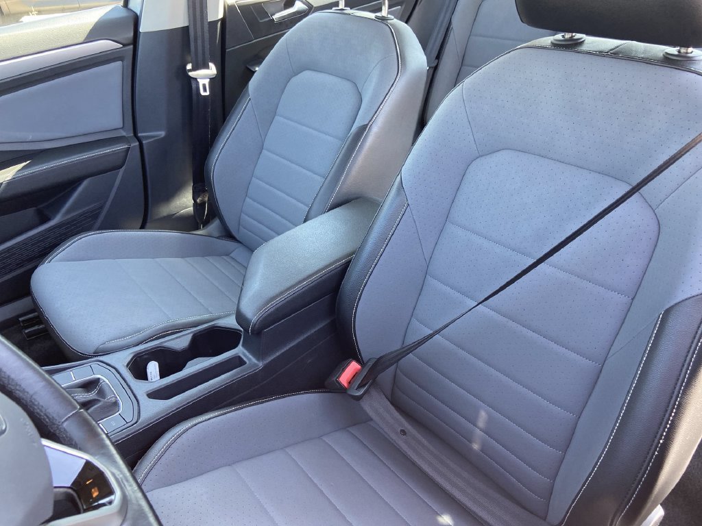 Used 2025 Volkswagen Jetta SE FWD image 14