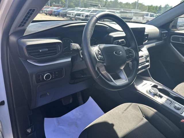 Used 2023 Ford Explorer XLT AWD/4WD image 12