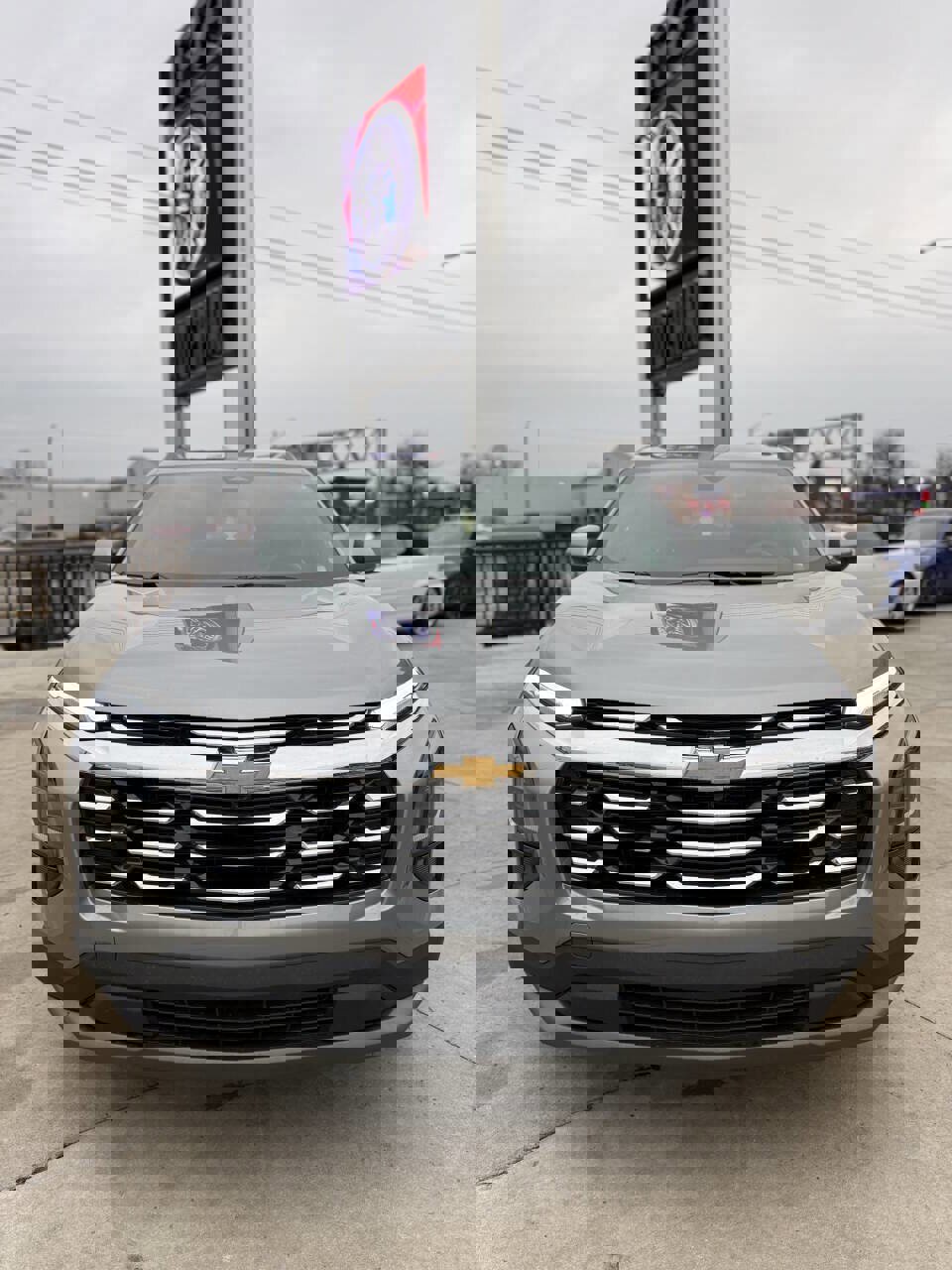 Used 2025 Chevrolet Equinox LT w/ Convenience Package II image 2