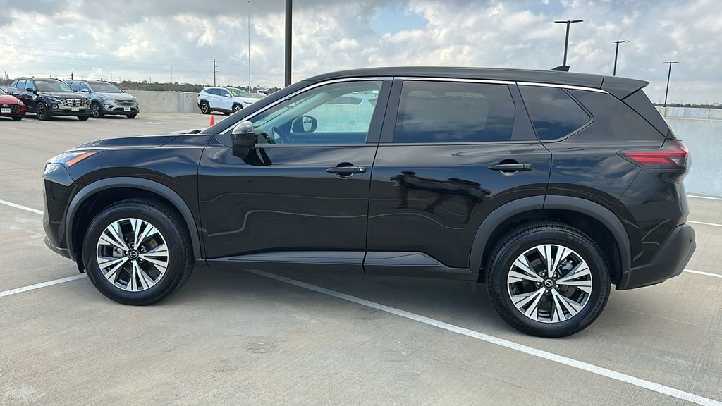 Used 2023 Nissan Rogue SV image 9