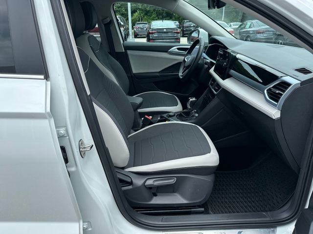 Certified 2025 Volkswagen Taos SE w/ Panoramic Sunroof Package AWD/4WD image 35