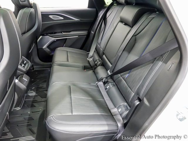 New 2025 Cadillac Lyriq Luxury w/ LPO, Floor Liner Package AWD/4WD image 9