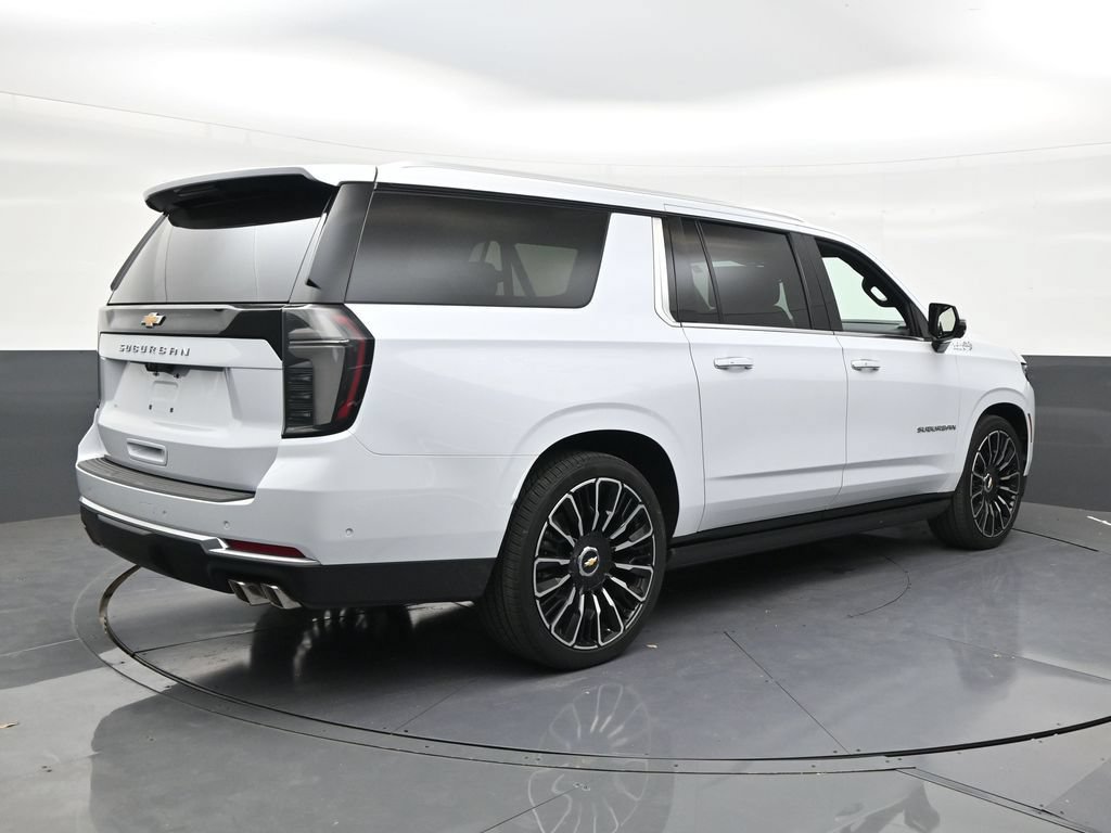 Used 2026 Chevrolet Suburban High Country AWD/4WD image 5