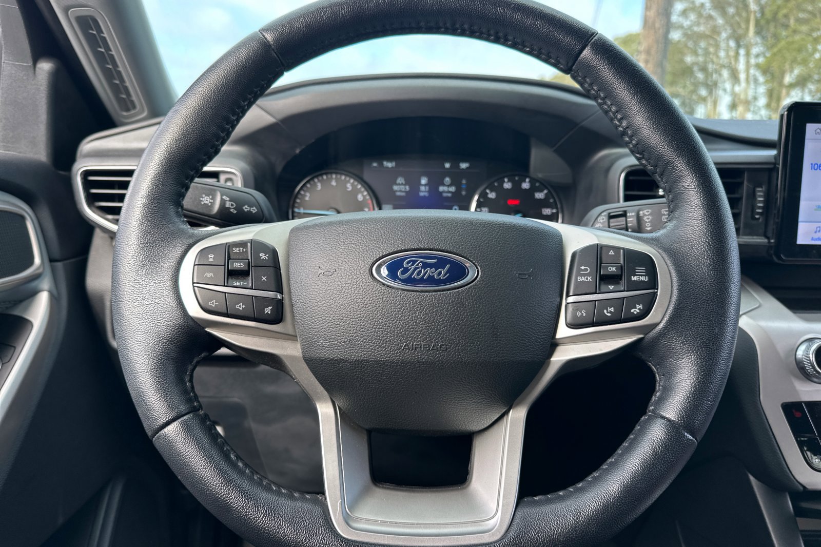 Used 2023 Ford Explorer XLT w/ Equipment Group 202A AWD/4WD image 23