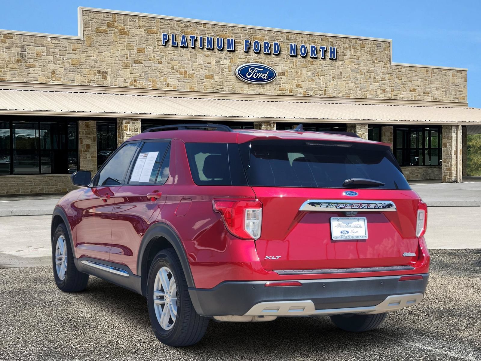 Used 2024 Ford Explorer XLT w/ Equipment Group 202A RWD image 4