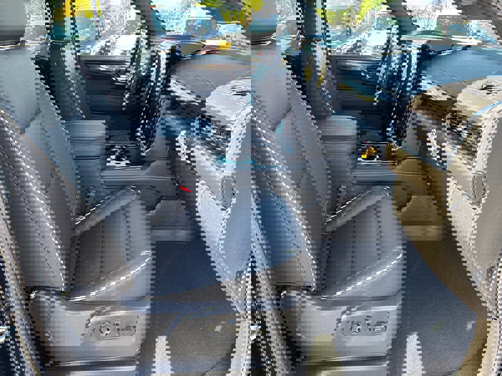 Used 2026 GMC Yukon Elevation image 17