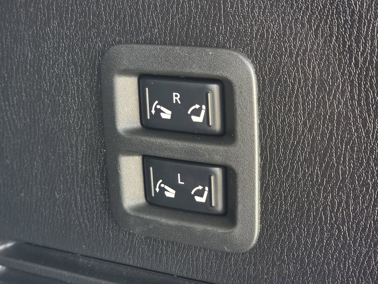 Used 2021 Nissan Armada Platinum w/ Captain's Chairs Package image 18