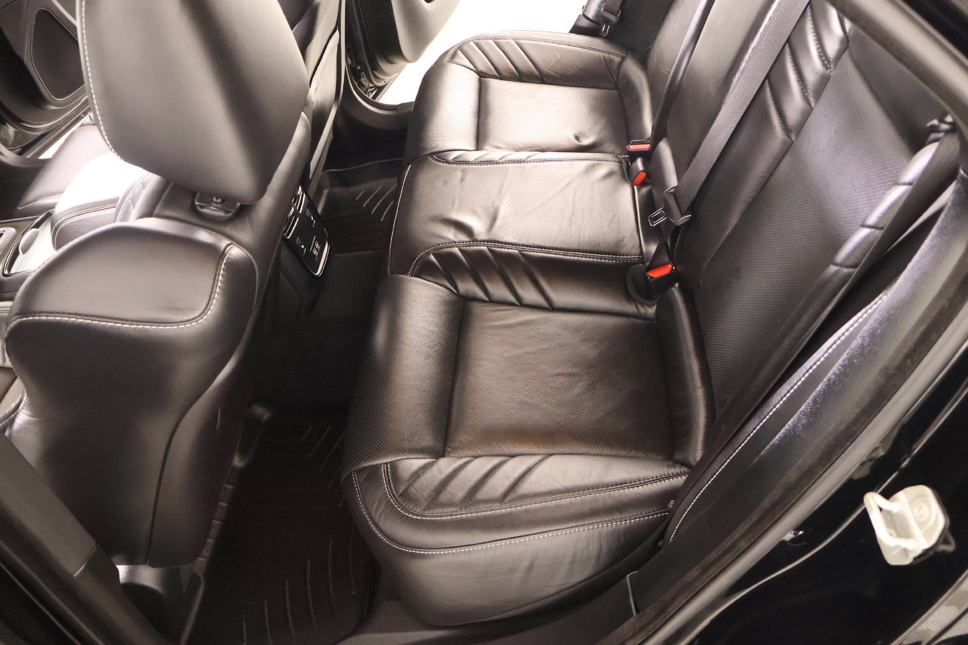 Used 2023 Chrysler 300 C RWD image 12