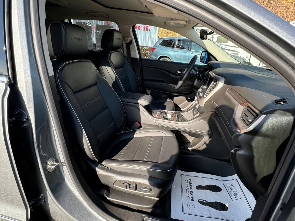 Used 2023 GMC Acadia Denali w/ Denali Technology Package AWD/4WD image 24