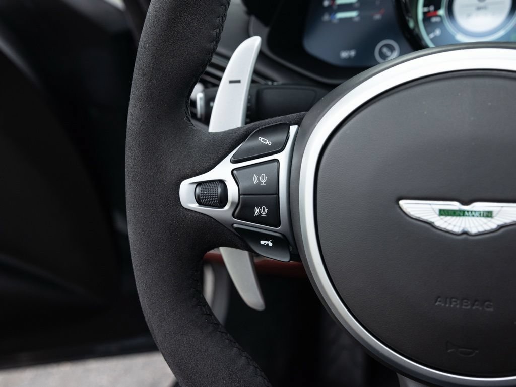 Used 2021 Aston Martin V8 Vantage Roadster RWD image 32
