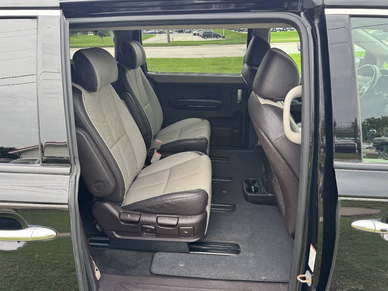Used 2016 Kia Sedona SX Limited FWD image 14