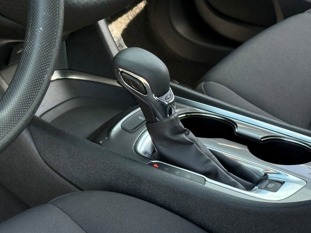 Used 2023 Chevrolet Malibu LT image 19