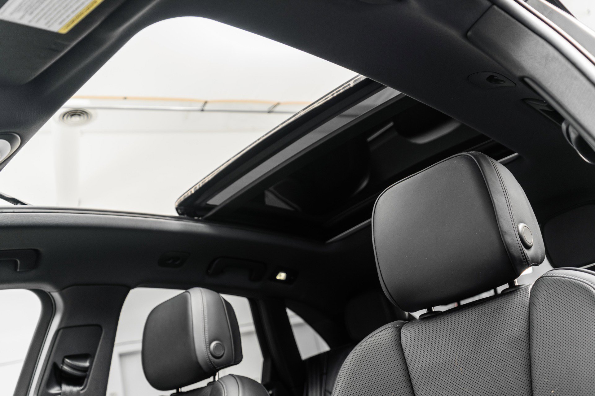 Used 2023 Porsche Macan image 18