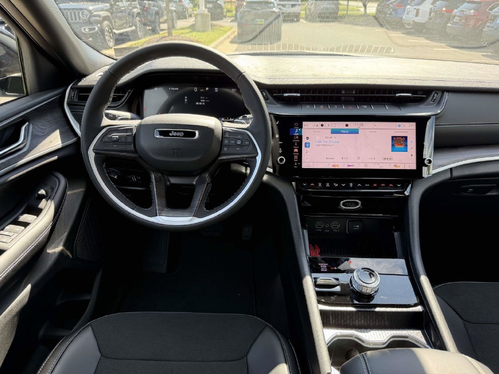 New 2027 Jeep Grand Cherokee Altitude AWD/4WD image 18