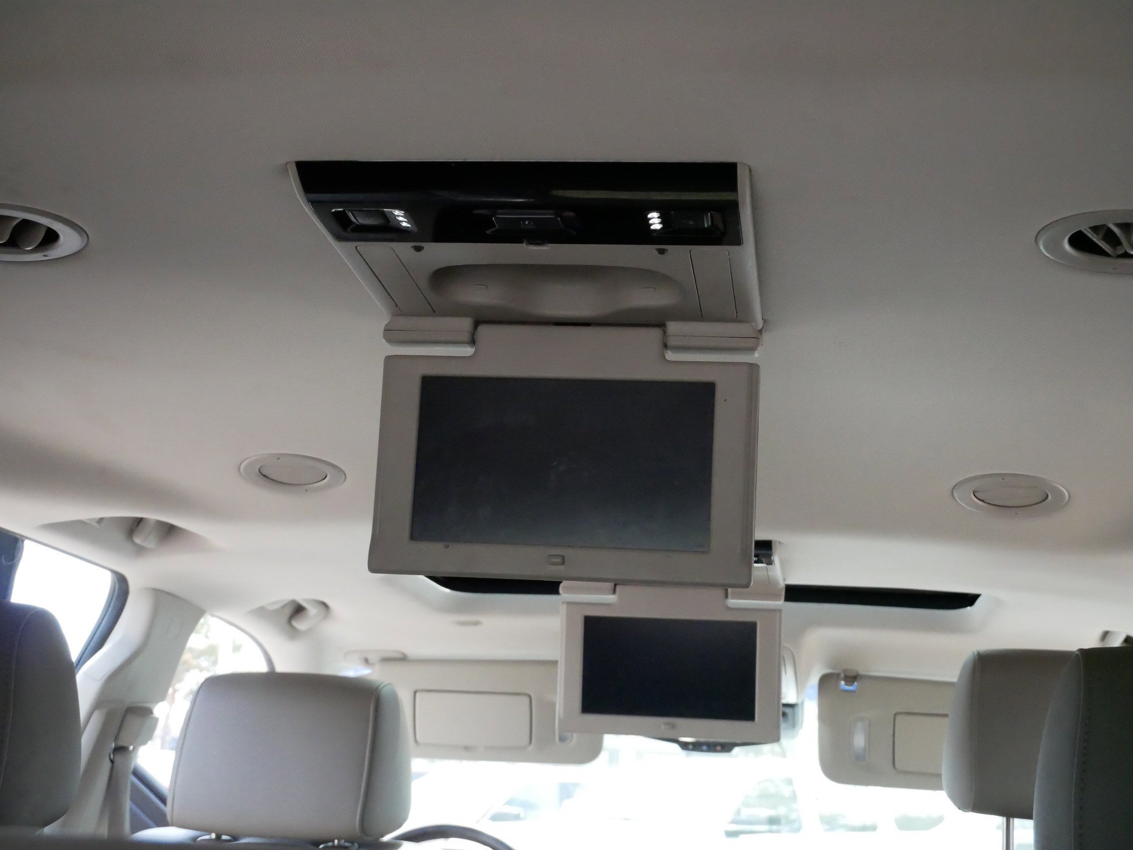 Used 2016 Chevrolet Suburban LTZ AWD/4WD image 33