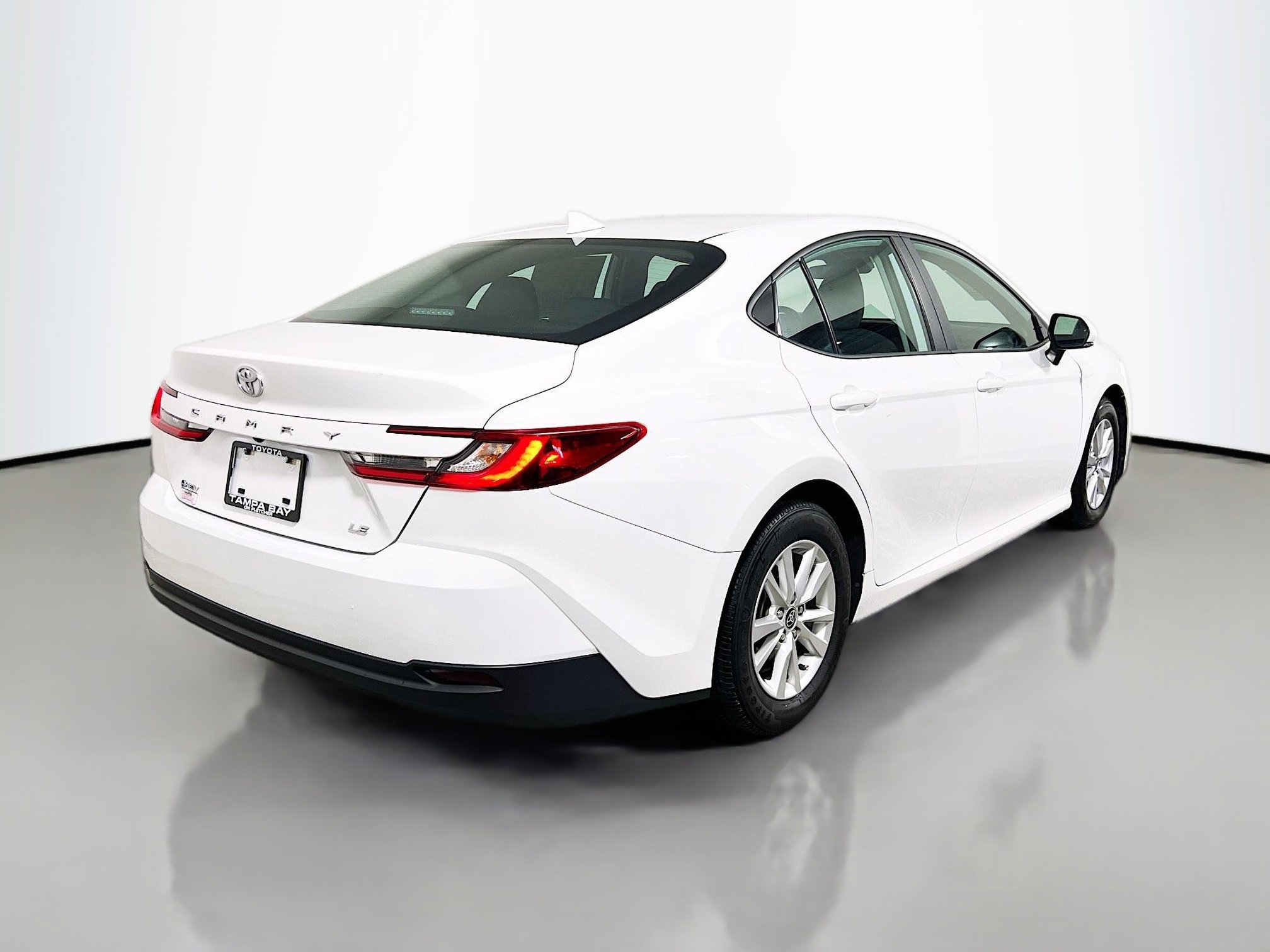 Used 2025 Toyota Camry LE FWD image 4