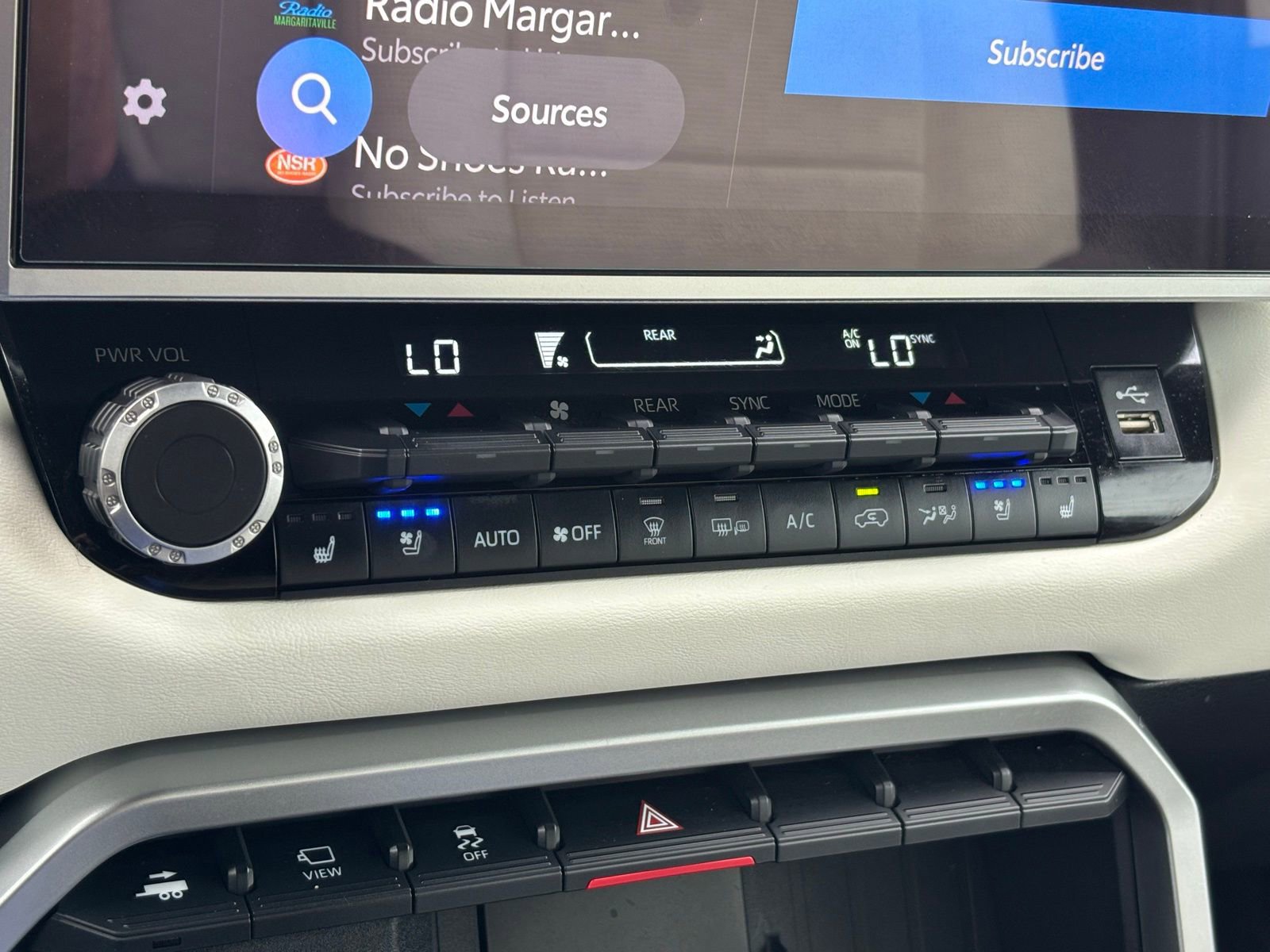 Used 2025 Toyota Sequoia Capstone AWD/4WD image 10