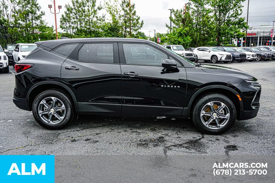 Used 2025 Chevrolet Blazer LT FWD image 9