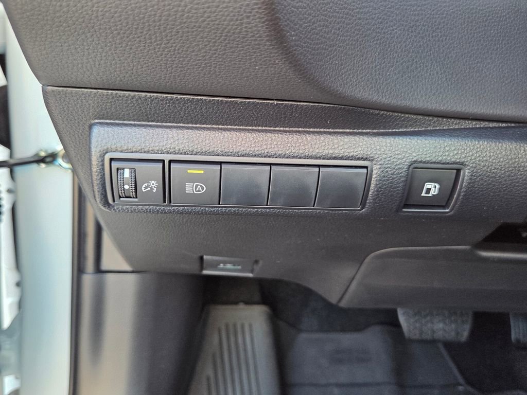 Certified 2026 Toyota Corolla LE image 28