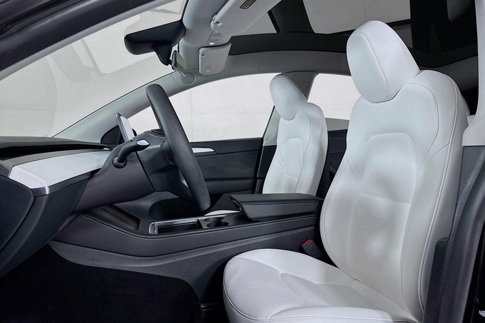 Used 2024 Tesla Model Y Long Range image 16