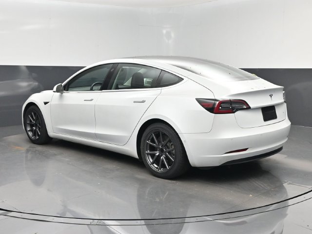 Used 2020 Tesla Model 3 Standard Range RWD image 4