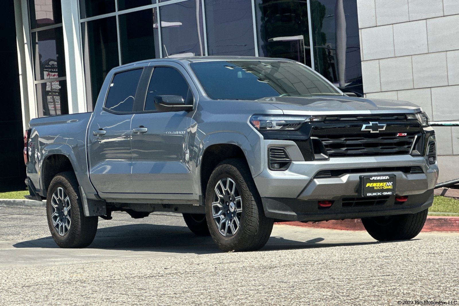 Used 2023 Chevrolet Colorado Z71 w/ Z71 Convenience Package 2