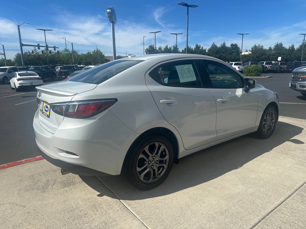Used 2019 Toyota Yaris LE FWD image 4