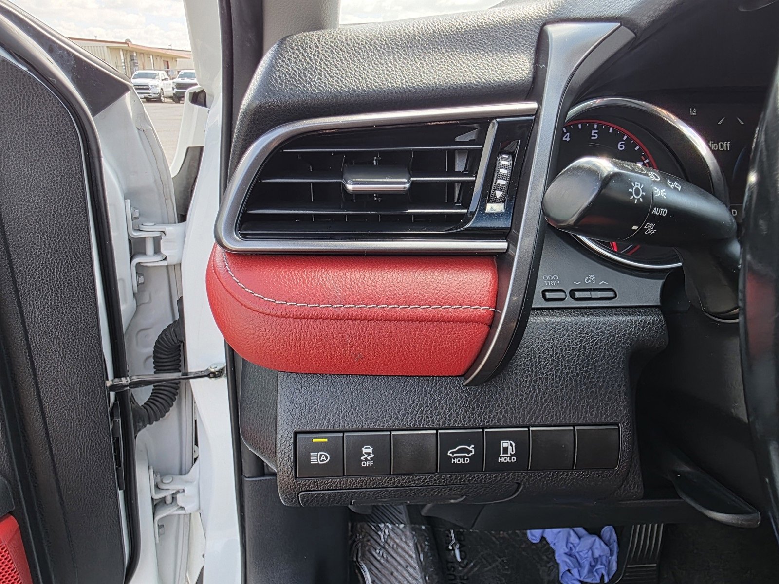 Used 2019 Toyota Camry XSE image 37