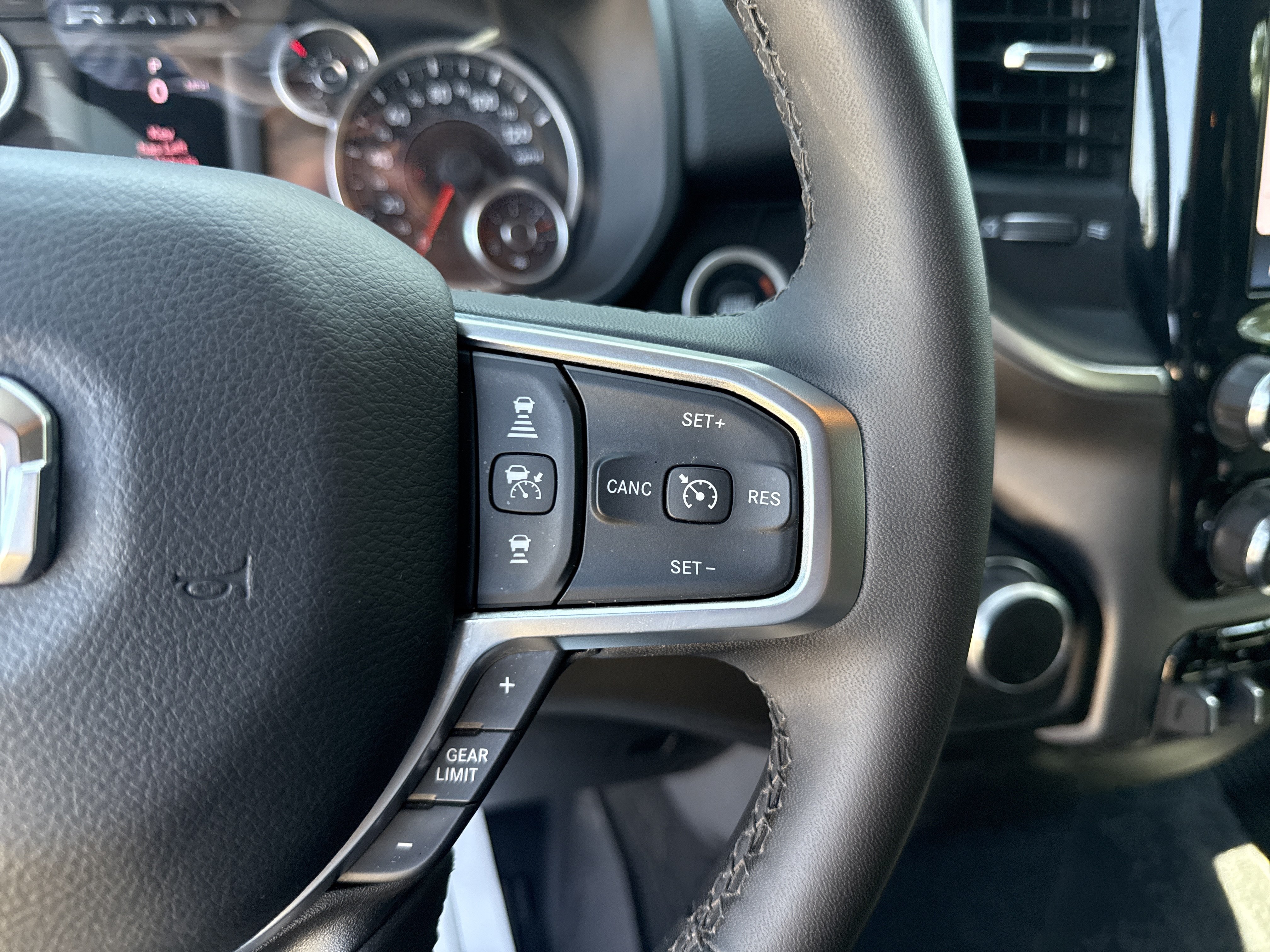 Used 2025 RAM 1500 Big Horn AWD/4WD image 23