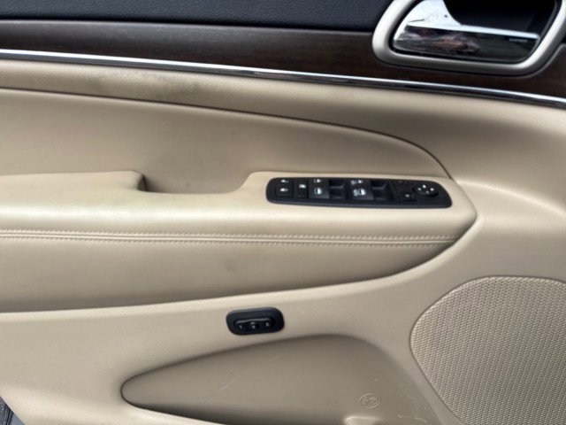 Used 2017 Jeep Grand Cherokee Limited w/ Luxury Group II image 19