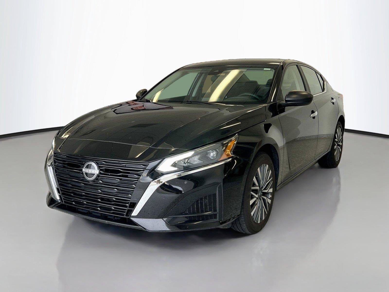 Used 2025 Nissan Altima 2.5 SV AWD/4WD image 4