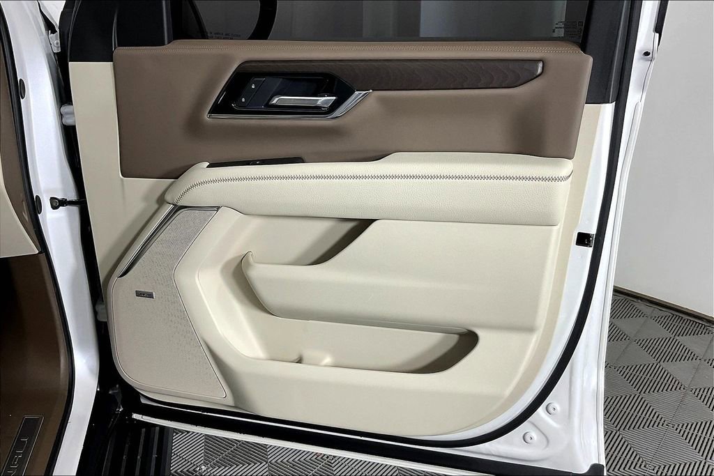 Used 2025 GMC Yukon Denali w/ Denali Reserve Package image 26