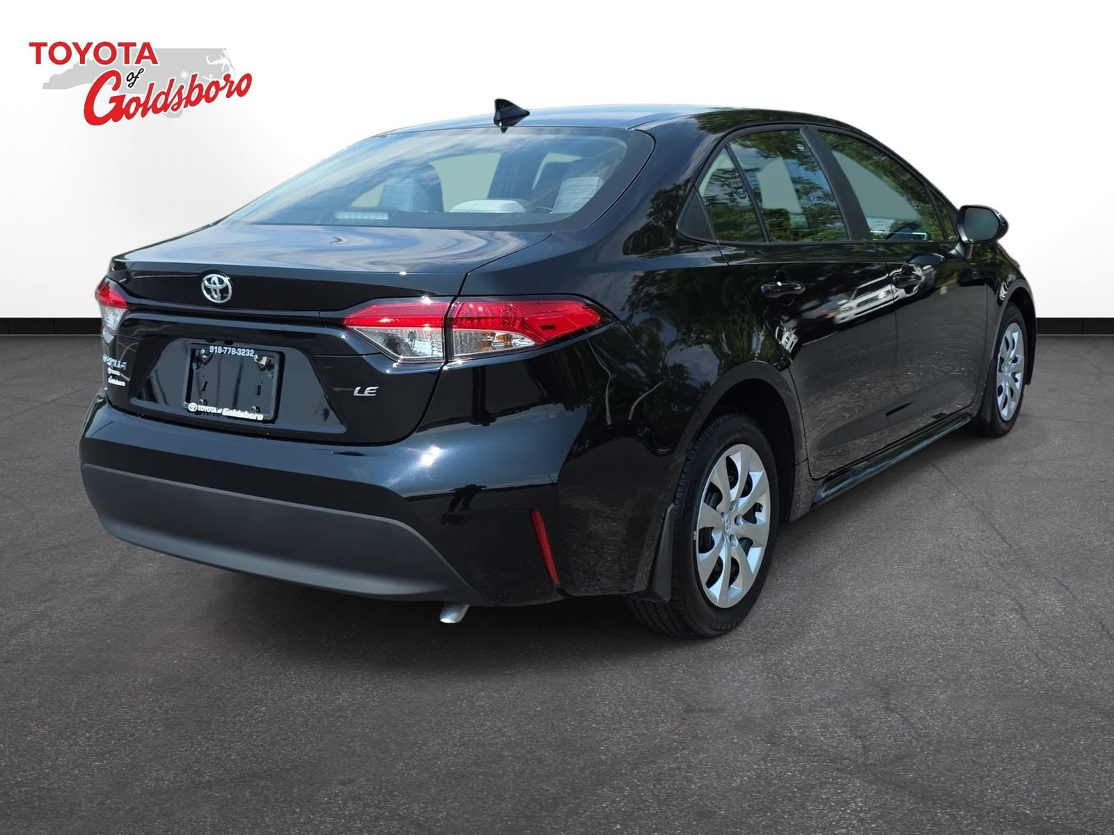 Used 2026 Toyota Corolla LE FWD image 5