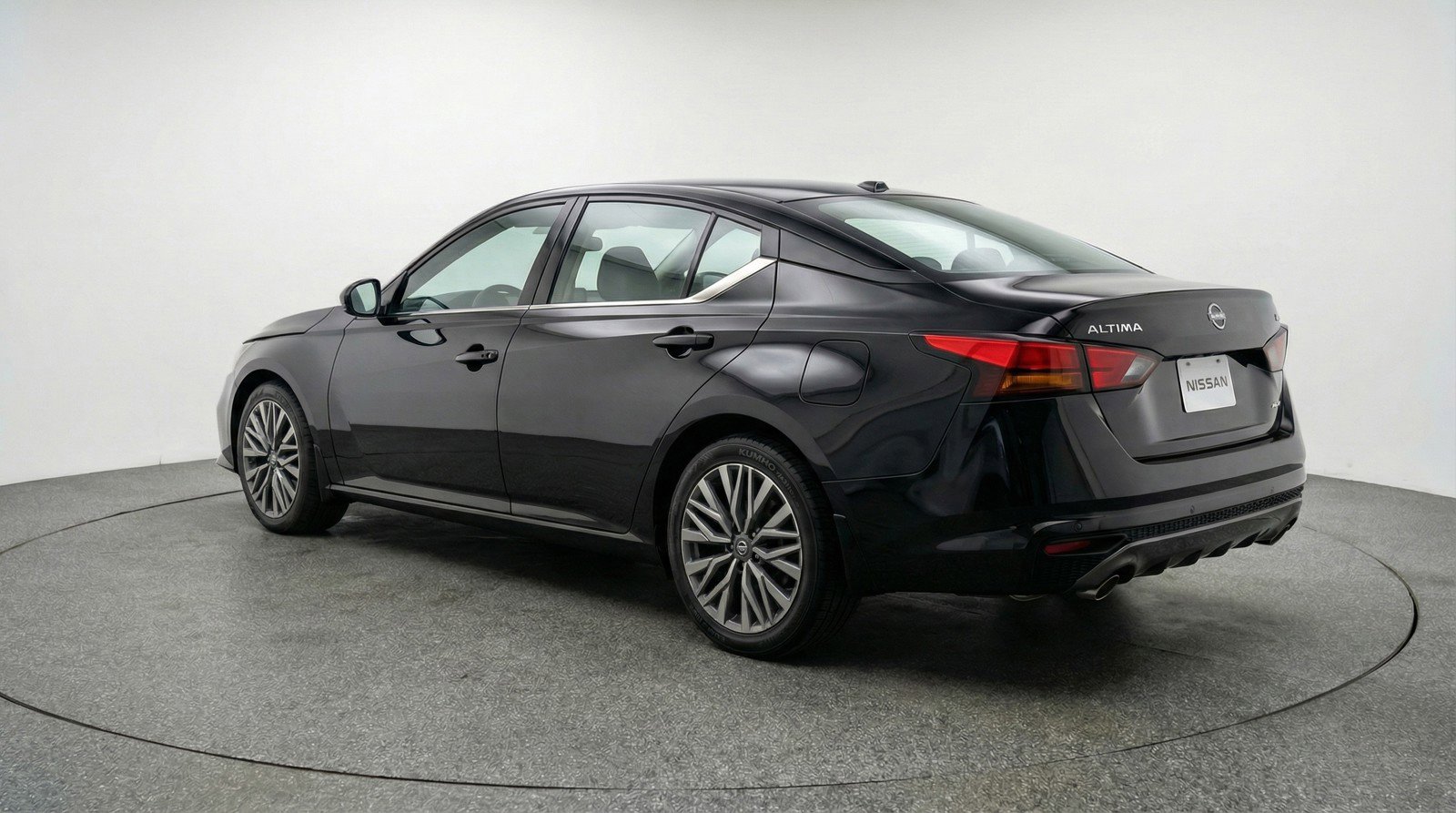 Used 2025 Nissan Altima 2.5 SV image 6