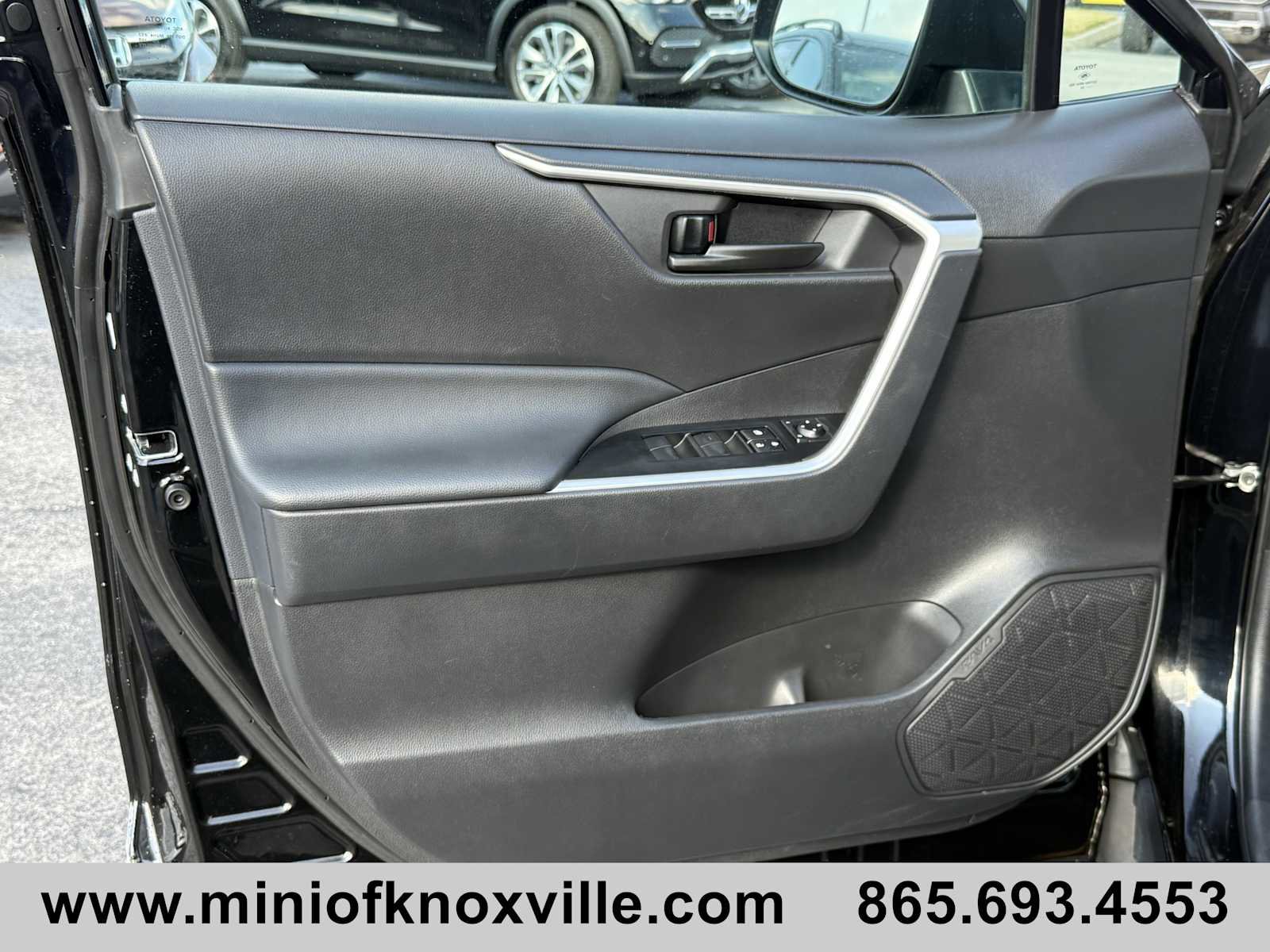 Used 2024 Toyota RAV4 LE image 12