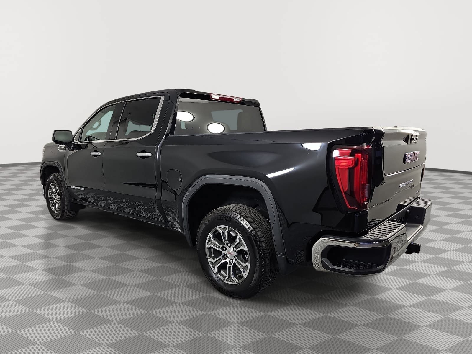 Used 2026 GMC Sierra 1500 SLT RWD image 6