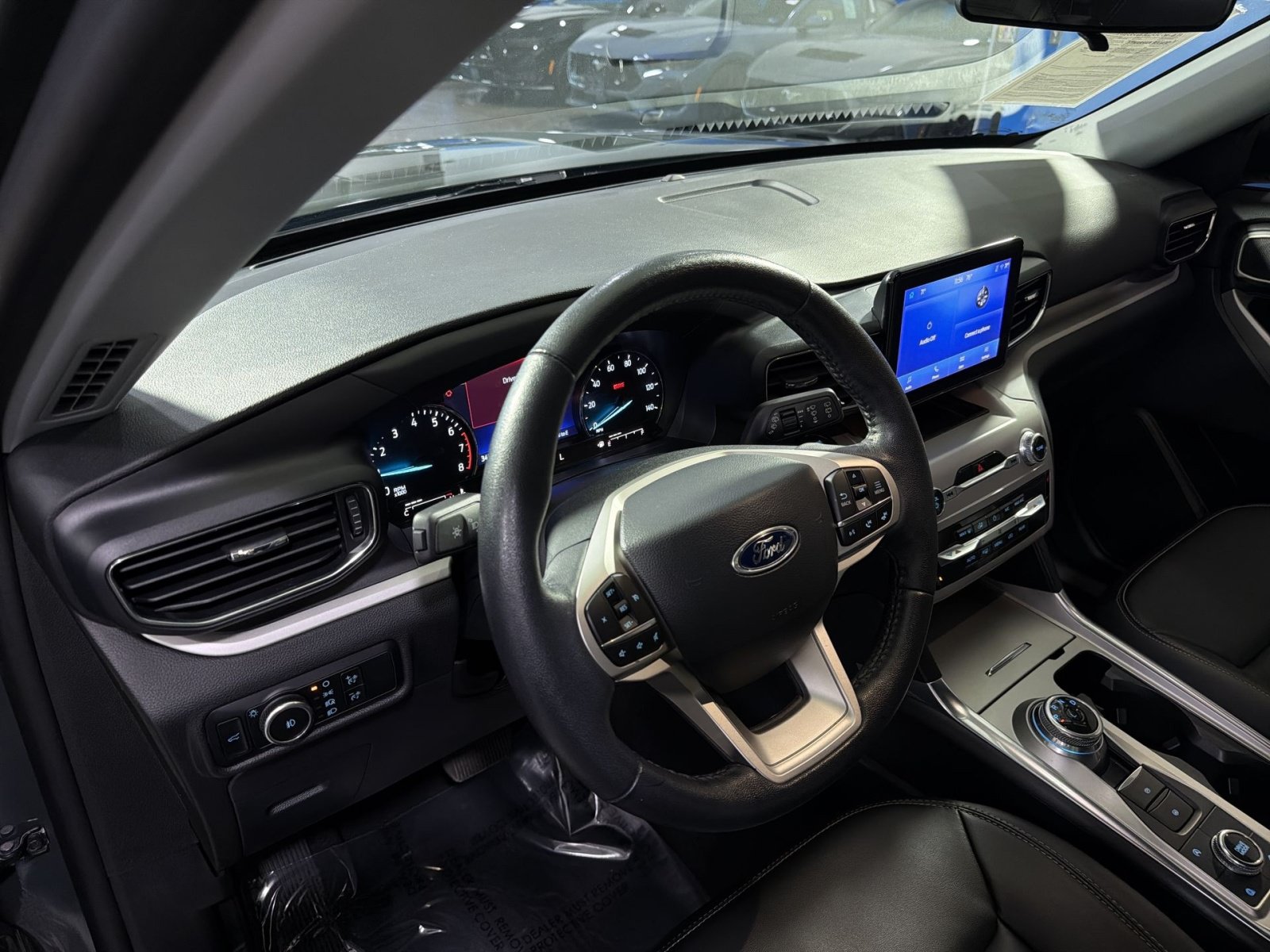 Used 2024 Ford Explorer XLT w/ Equipment Group 202A AWD/4WD image 20