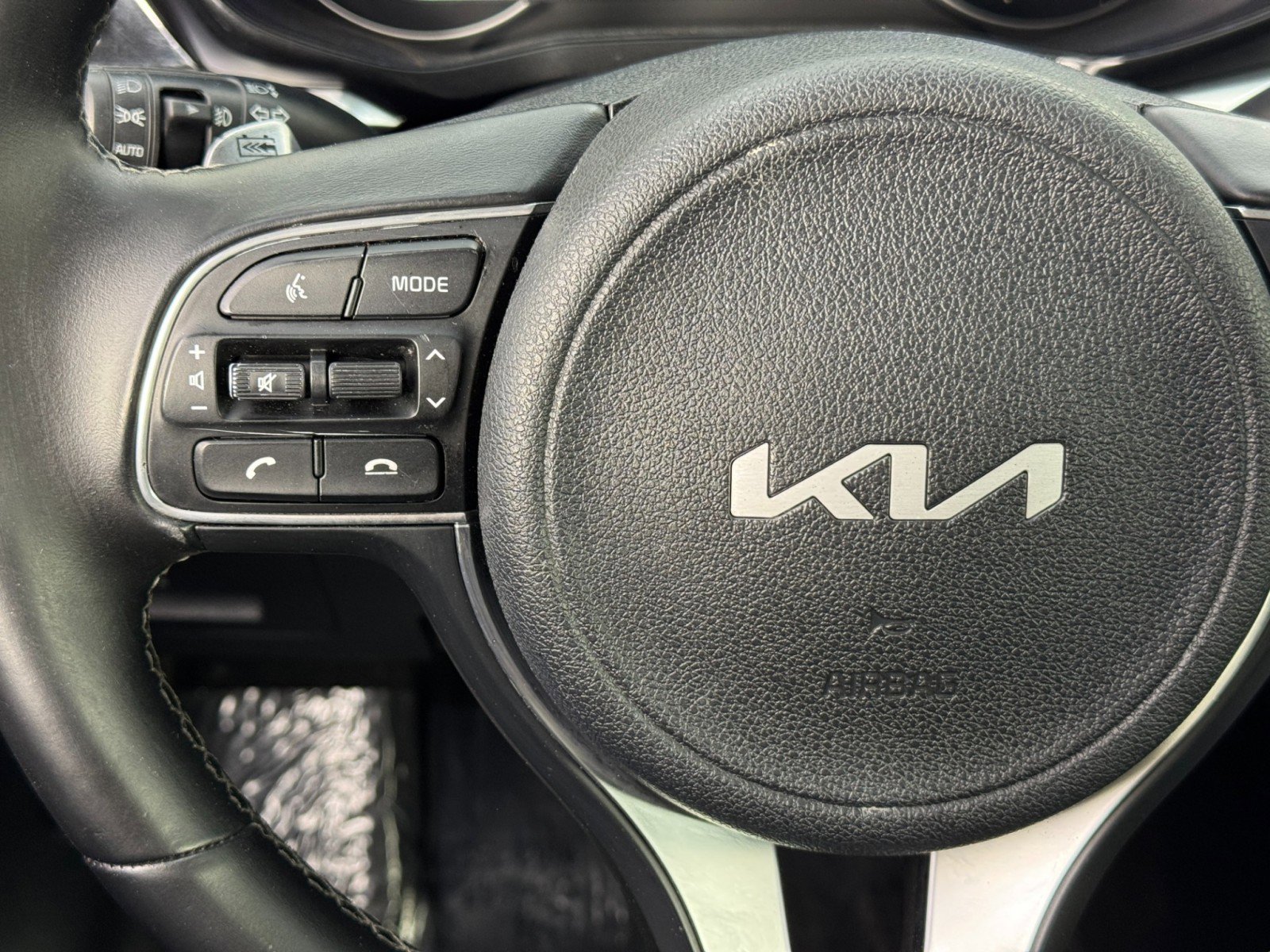 Used 2022 Kia Niro EX image 19