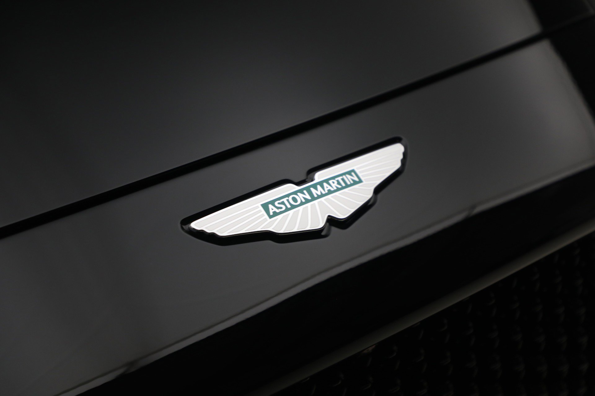 New 2026 Aston Martin DBX S image 43
