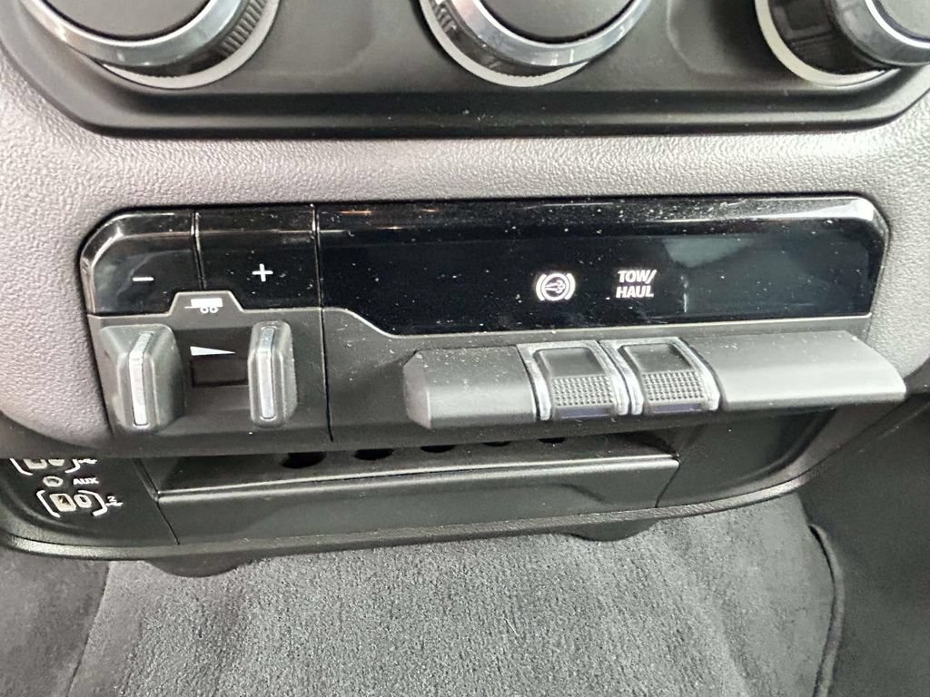 Used 2024 RAM 2500 Big Horn AWD/4WD image 18
