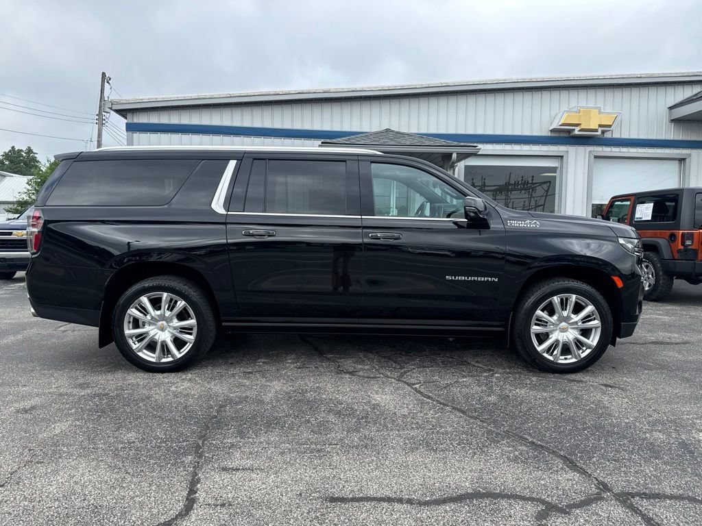 Used 2023 Chevrolet Suburban High Country w/ LPO, Illumination Package AWD/4WD image 8