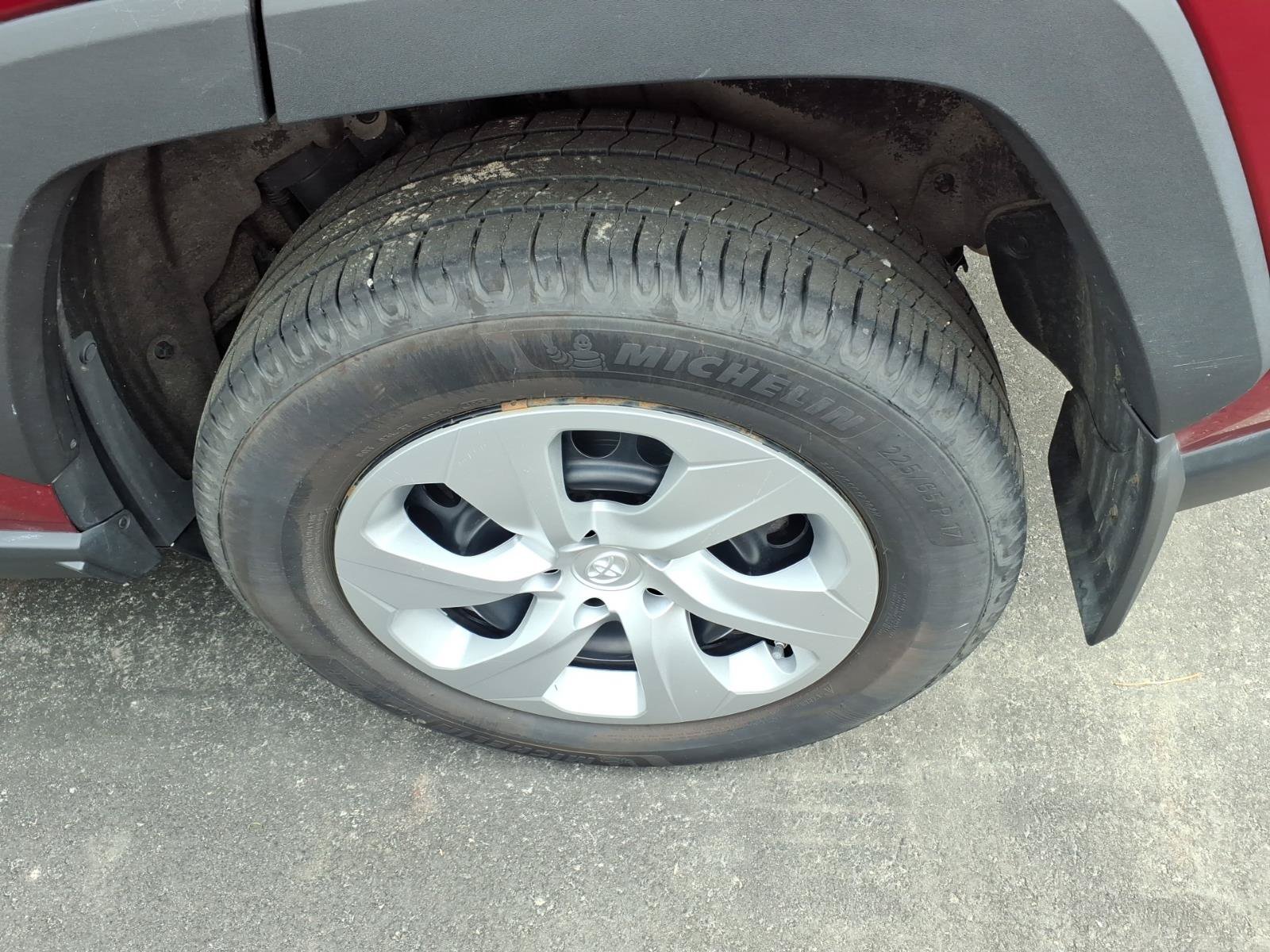 Used 2023 Toyota RAV4 LE AWD/4WD image 6