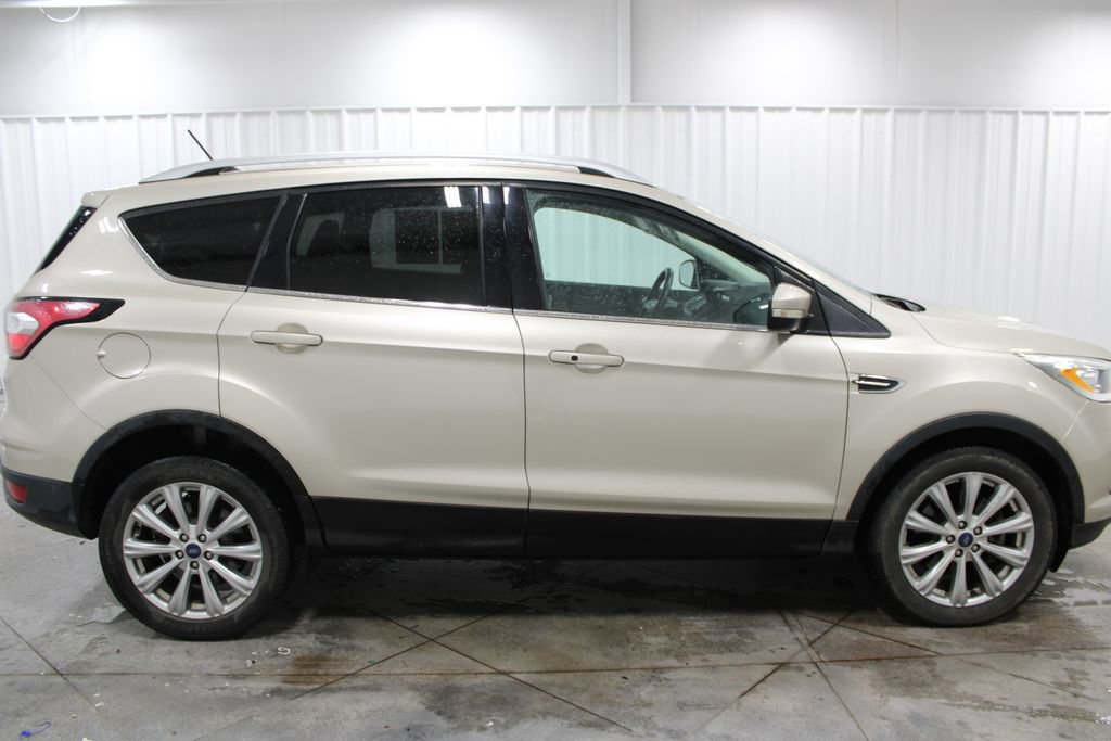 Used 2018 Ford Escape Titanium w/ Ford Safe & Smart Package FWD image 11
