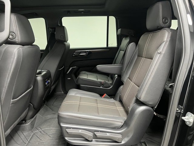 Used 2025 Chevrolet Suburban High Country image 41