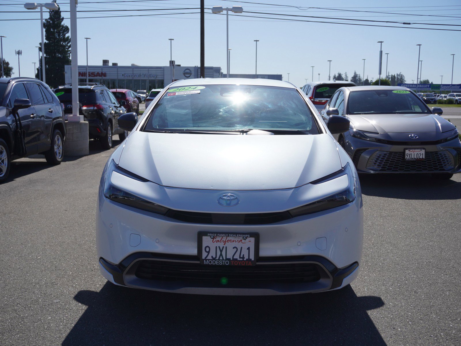 Used 2024 Toyota Prius XLE AWD/4WD image 7
