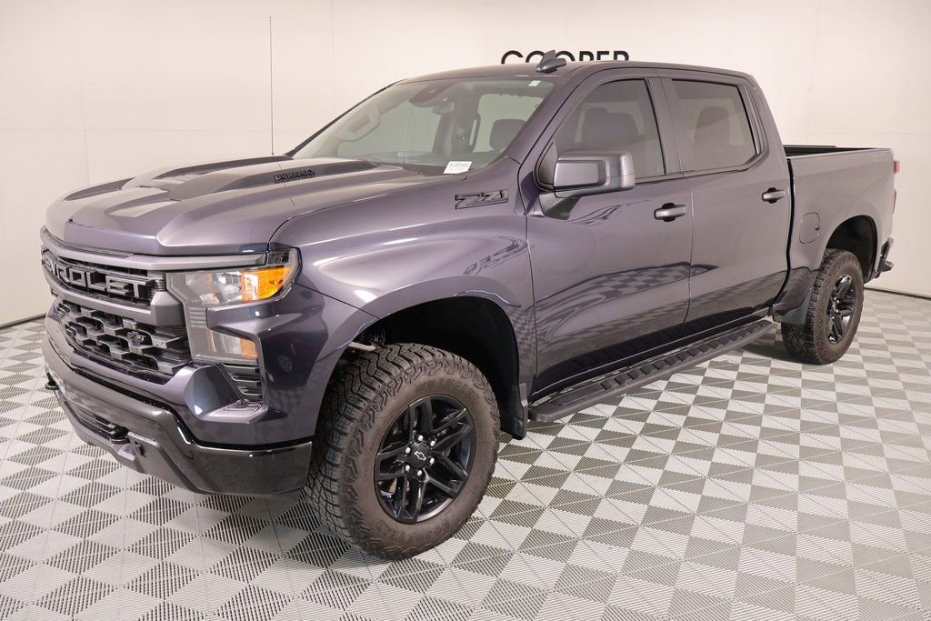 Used 2024 Chevrolet Silverado 1500 Custom Trail Boss w/ Dark Appearance Package image 9