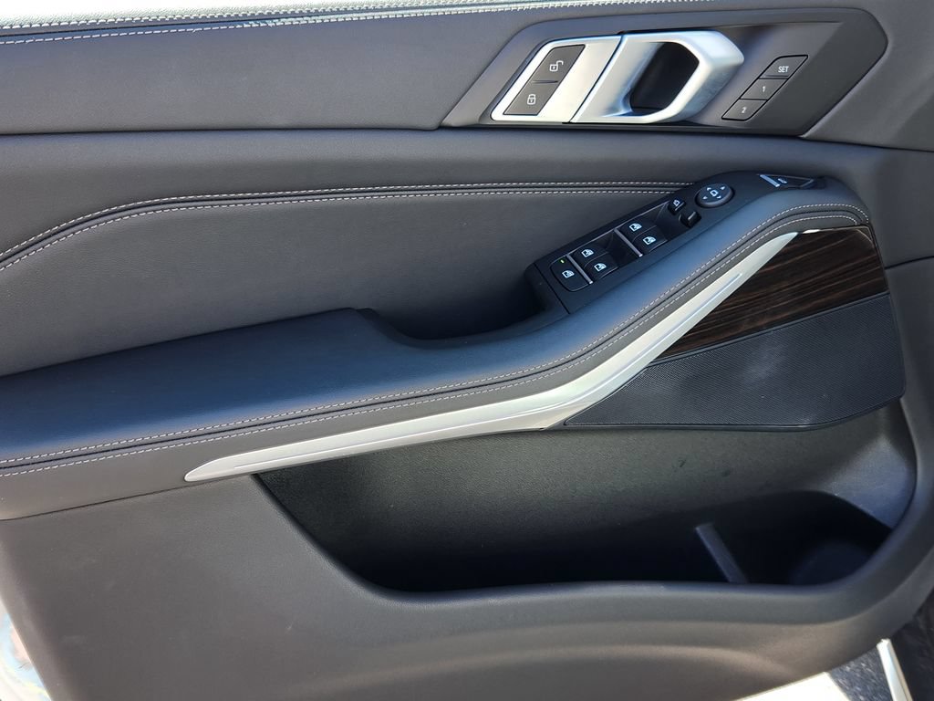 Used 2024 BMW X5 xDrive40i AWD/4WD image 6