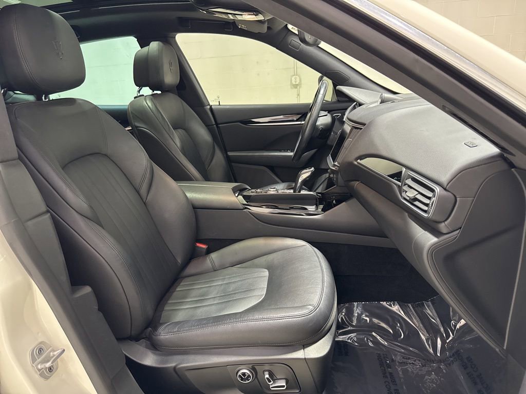 Used 2021 Maserati Levante image 39
